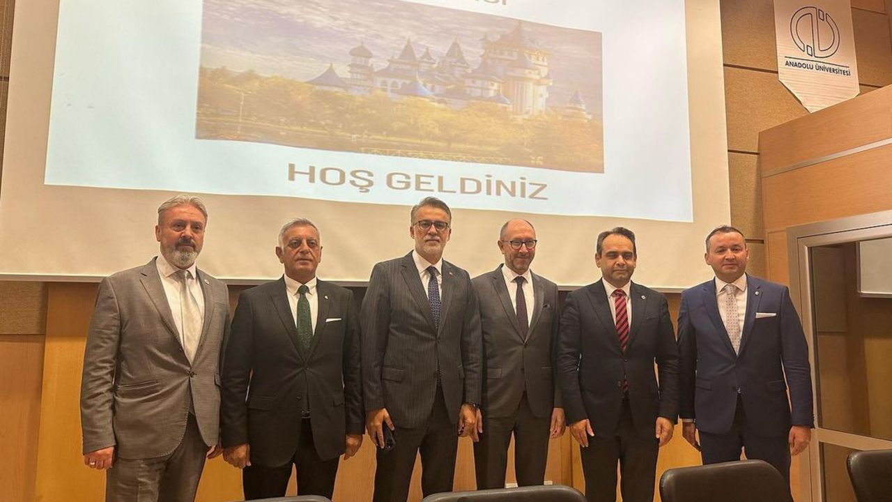 SEDDK Başkanı Mehmet Akif Eroğlu, Türkiye Sigorta Acenteleri Federasyonu ev sahipliğinde gerçekleşen panele katıldı.