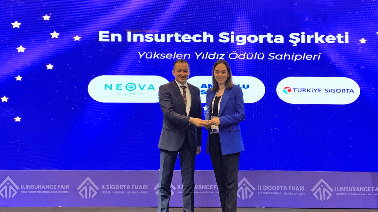 Neova Sigorta Türkiye Insurtech Ödülleri’nden Yükselen Yıldız Ödülü ile döndü.
