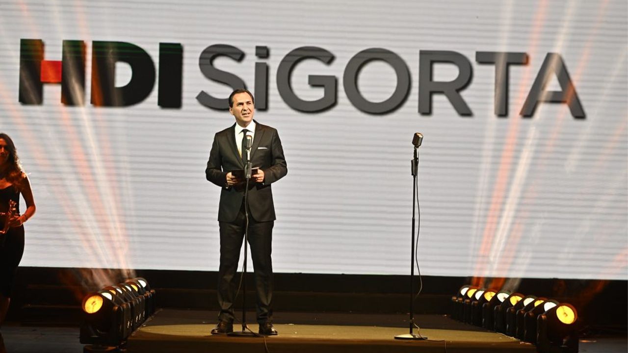 HDI Sigorta sponsorluğunda Sadri Alışık Ödülleri AKM’de sahiplerini buldu