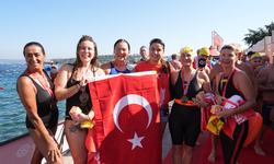 Quick Sigorta, 30 Ağustos coşkusunu kulaçlarla kutladı
