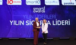Neova Sigorta Genel Müdürü Neslihan Neciboğlu, Smart-i Awards’ta “Yılın Sigorta Lideri” ödülünü aldı