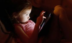 Günümüzün Görünmez Tehdidi: Ekran Maruziyetinin Psikolojik Etkileri