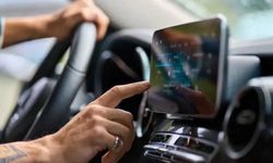 Tartışmaların odağındaki araç içi telefon tutucular ve multimedya sistemleri için karar verildi
