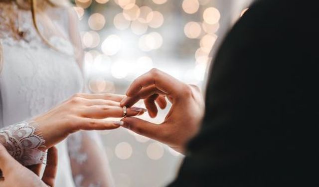 Emeklilik sistemini dolandırmak için 12 kez evlendiler!
