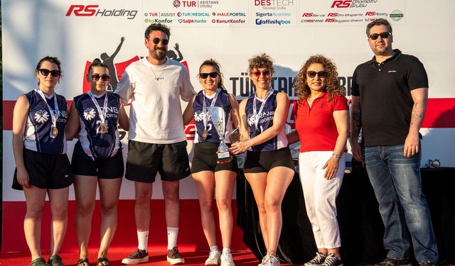 QNB Sigorta Kadın Voleybol Takımı Beach Volley MasteRS’ta üçüncülük kupasının sahibi oldu