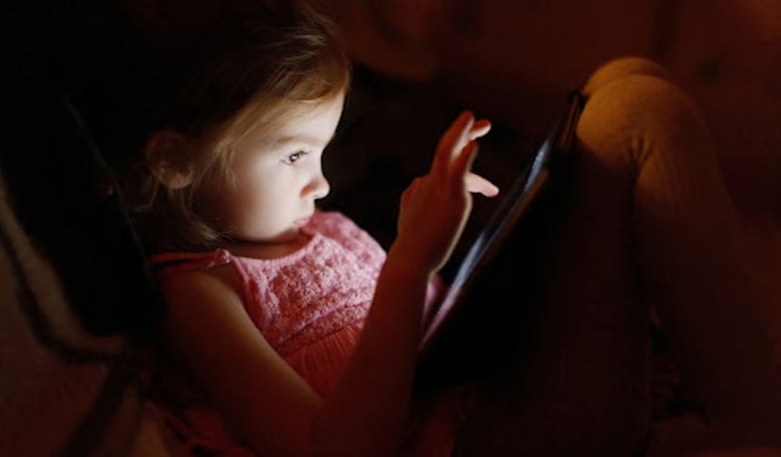 Günümüzün Görünmez Tehdidi: Ekran Maruziyetinin Psikolojik Etkileri