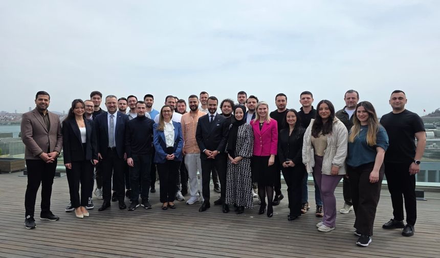 AXA’nın Global Liderleri Gelecek Fakültesi’nde genç sigortacılarla buluştu!